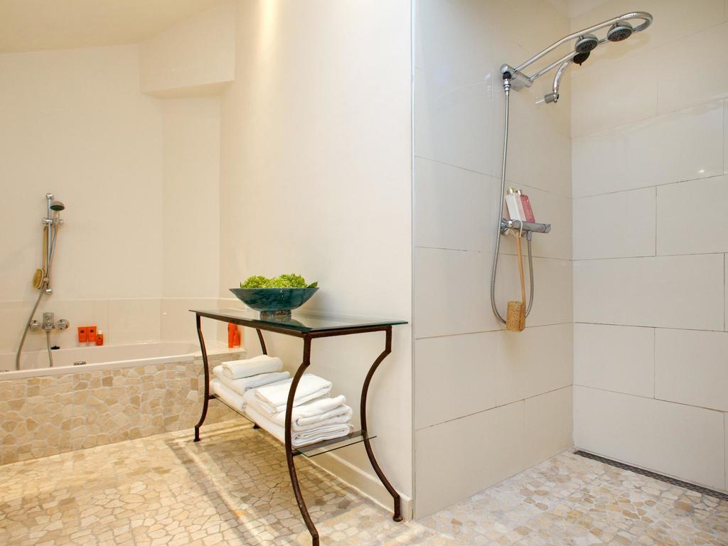 Hoevell Apartment Huizen
